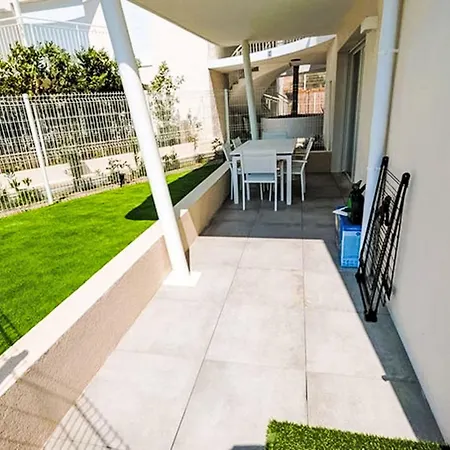 Apartment Classe 4 Etoiles By Interhome Le Lavandou